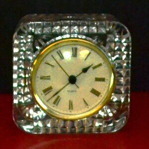 Vintage Quartz Crystal Table Or Desk Clock Faceted Surface Quartz Movement